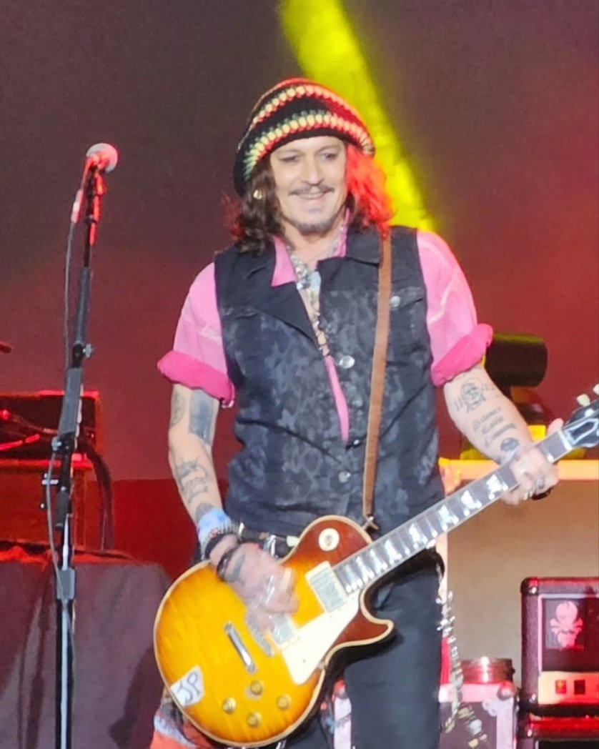 JDForeverUK's tweet photo. I'm so happy I got to see him again 😭🖤
#johnnydepp #jd #IStandWithJohnnyDepp #HollywoodVampires https://t.co/2J0apcZ0id