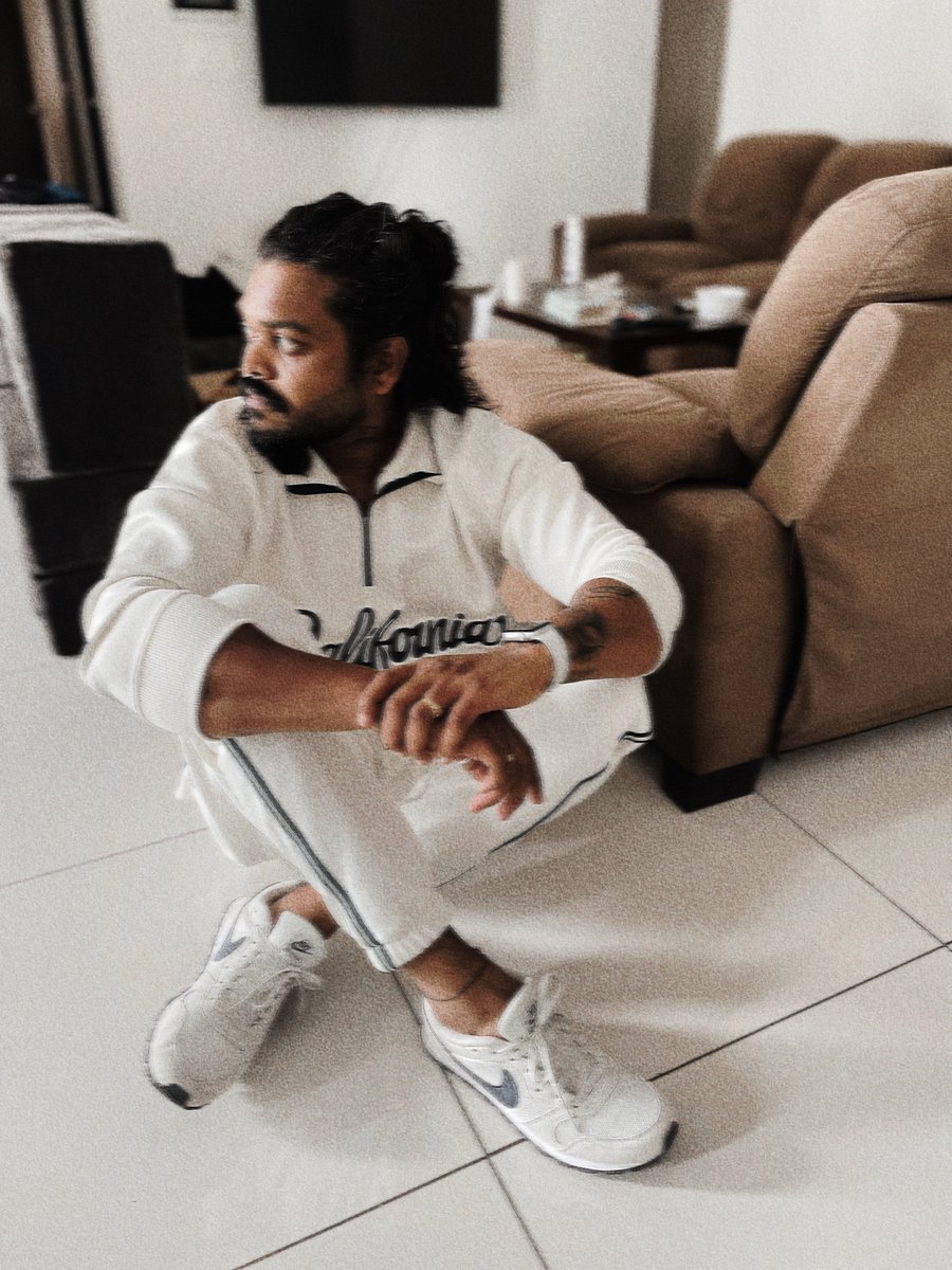 Whatever is good for your soul, do that 🙂

#raajparee #madrasirajaindia #raja #pose #swiperight #swipeleft #goodvibes #hustlelife #pune #india #selfie #loveyourself