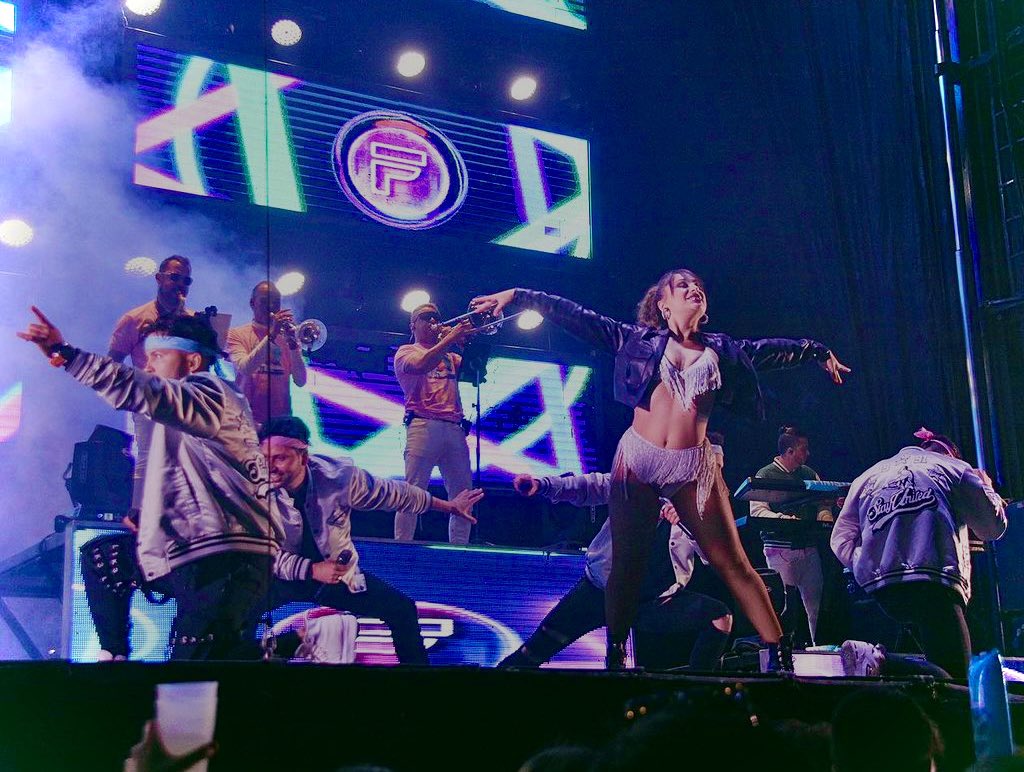 🎶 “Ponte las llantas 
Y arranca pa'l carajo, arranca!! “ 🔥🎶

Gracias por la foto 📸 #marcoorquestas 

#OrquestaFinisterre 🌴🔥
#LaPotenciaHechaOrquesta
#YoMeLaVivoConFinisterre