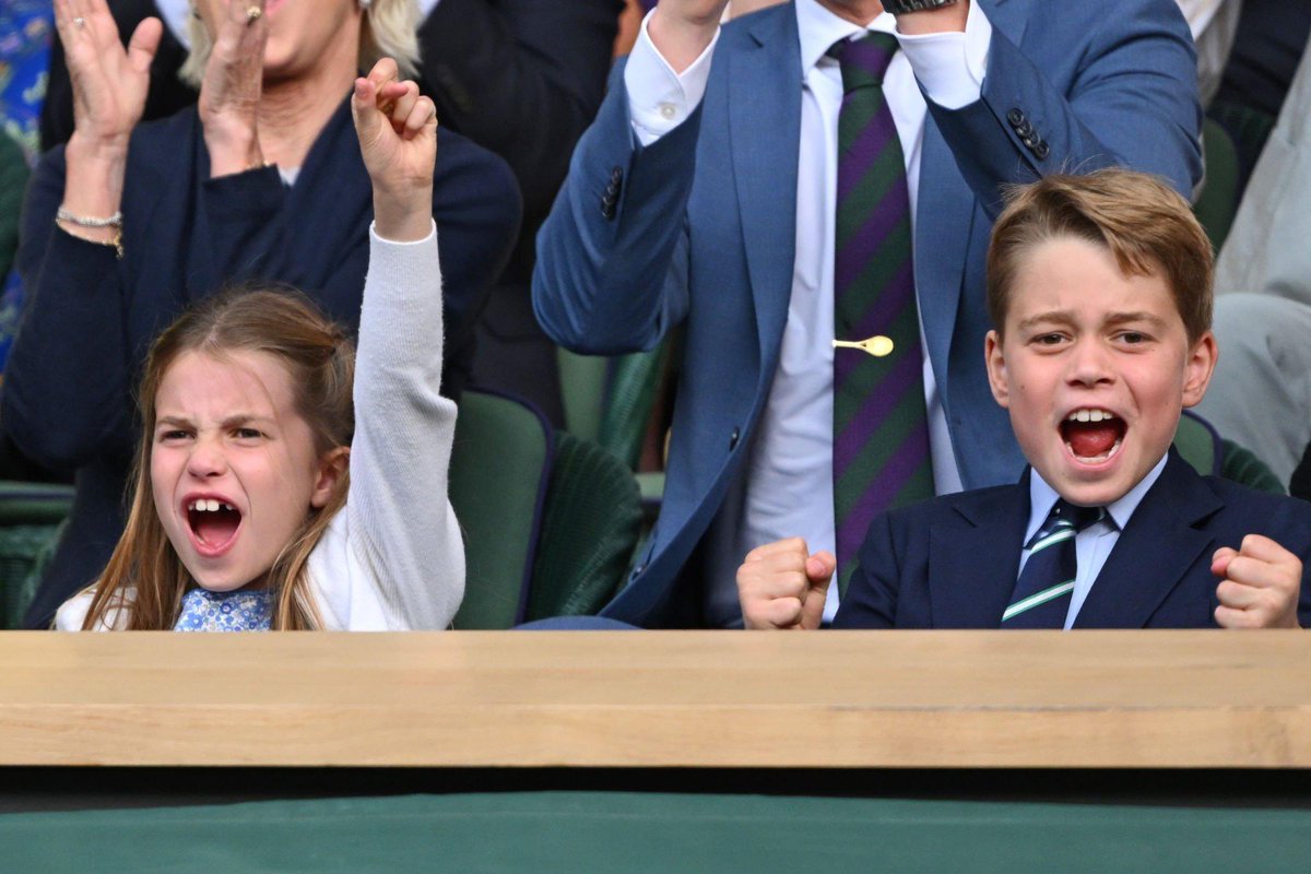 The moment Carlos Alcaraz won #Wimbledon 

I think it’s clear who George and Charlotte were supporting!👀🎾