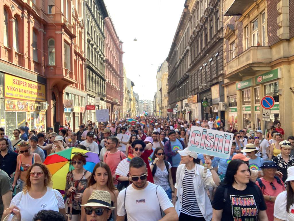 andrewxdavidson's tweet photo. GREATly enjoyed yesterdayโs @budapestpride in the hot Hungarian sunshine
#ClaimBackYourFuture
#LoveIsGreat
#BudapestPride2023
๐ณ๏ธโ๐๐ณ๏ธ๏ฟฝ๏ฟฝ๏ฟฝ๐๐ณ๏ธโ๐๐ณ๏ธโ๐๐ณ๏ธโ๐๐ณ๏ธโ๐๐ณ๏ธโ๐๐ณ๏ธโ๐๐ณ๏ธโ๐ https://t.co/B2W4yMrAoj