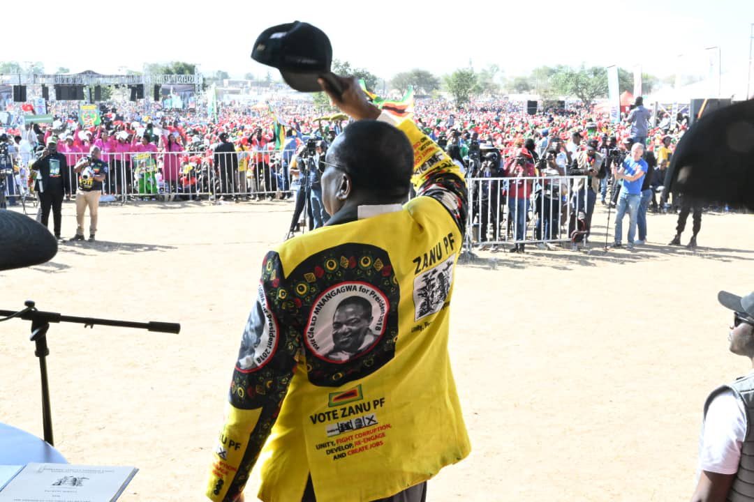 edmnangagwa's tweet photo. Many of you came out to support today. Masvingo ndatenda 🇿🇼

The most important thing for our country is peace. 
Since we started this campaign there has been peace. We have shown the overwhelming support for Zanu PF because the people know that we are working for this country. https://t.co/I6MaiZoBFX
