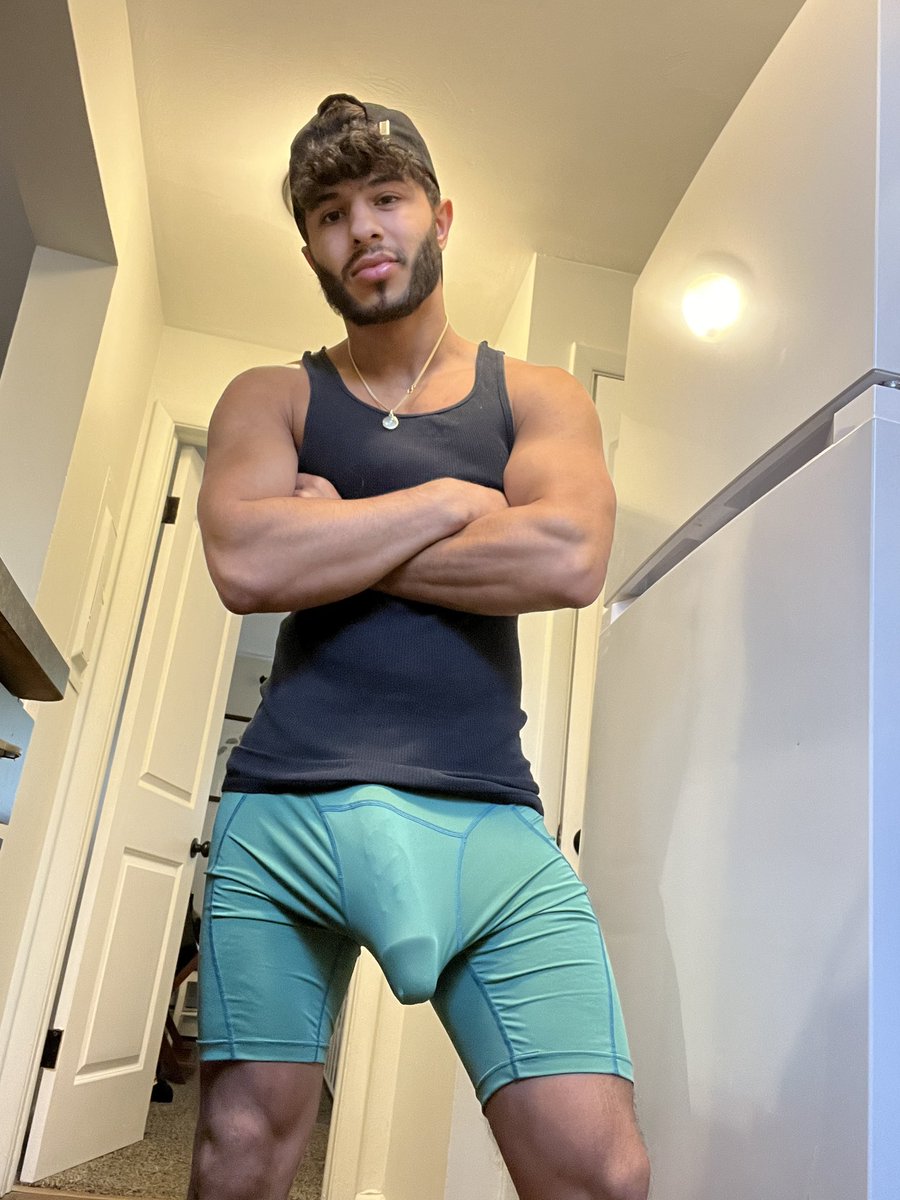 rutter69703's tweet photo. Let’s skip the gym and do cardio in the bedroom😜 #fitness https://t.co/3vHkmpvzRH
