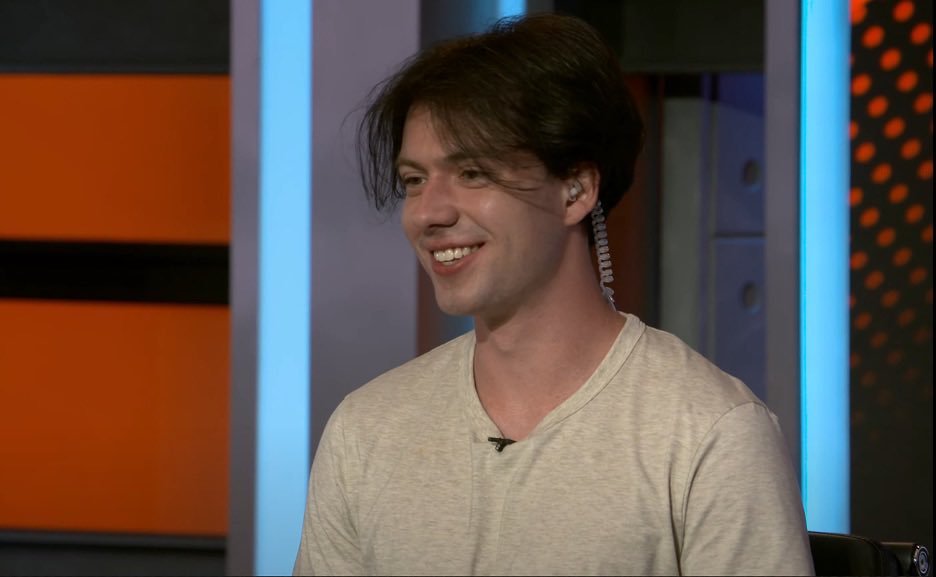 danteh's tweet photo. working on the desk was kinda fun..🤐 https://t.co/u0yUaOcNTZ