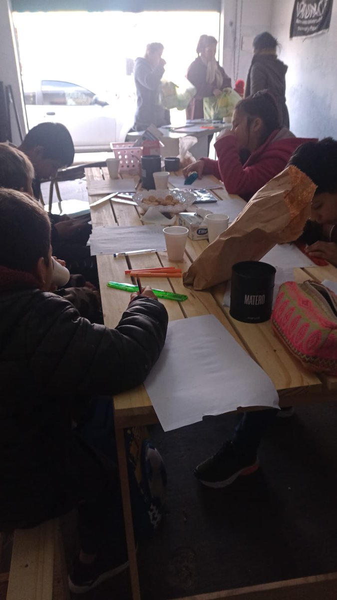 MUNAP_OFICIAL's tweet photo. Sábado de plena actividad en Lanús, como todo el año realizamos Posta de Salud, esta vez acompañando las mesas de @RussoNicolasOk tambien realizamos la inscripciones a los cursos de armado de CV, inclusion laboral, RCP y apoyo escolar. https://t.co/dVBuTSZZGW