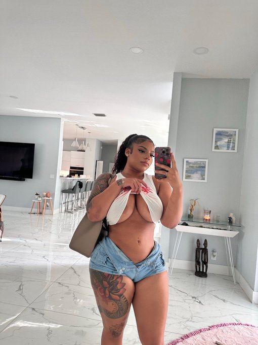 can i get you anything? https://t.co/XJrq4gLsBV