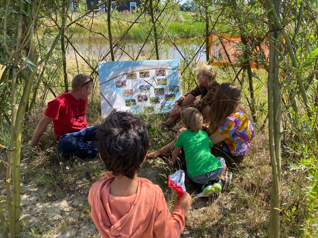 <a href="/buurtskap/">Buurtvereniging Buurtskap de Tuunen</a> #deTuunen #Texel organiseerde afgelopen zaterdag een #kinderzomerfeest op het #speeleiland. De kinderen vermaakten zich met vlieger- en dromenvangers maken, een speurtocht en een #slootwater #onderzoek (met dank aan #NIOZnieuws #KernmetPit #Jantjebeton #GemeenteTexel