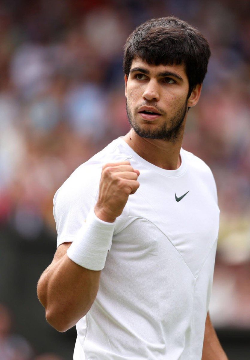 hemanthbjp's tweet photo. #WimblAnd the new champion is here !!!
20 Years old Alcaraz beats 23 times Grand Slam winner and World No. 1 @DjokerNole
#Djokovic 
#WimbledonFinal 
#Alcaraz 
#AlcarazDjokovicedonFinal https://t.co/vO5KANyPSm