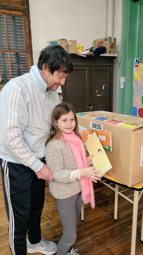 Con alegría  y responsabilidad, usando la herramienta más importante, el voto. Es nuestro derecho y transmitir a futuras generaciones cuidar la democracia que supimos conseguir, nuestro legado. #Elecciones #SantaFeVota #Rosario