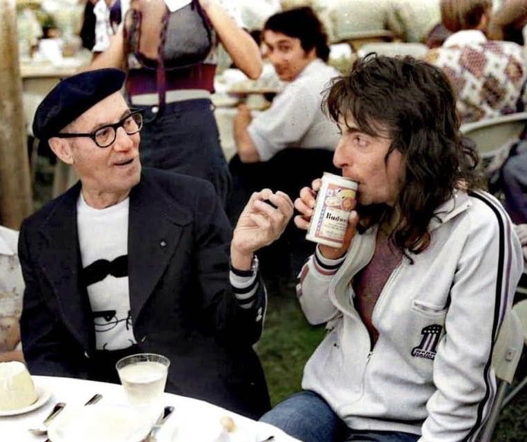 AntiToxicPeople's tweet photo. Late in life, Groucho Marx suffered from severe insomnia. When he couldn’t sleep, Groucho would call his Beverly Hills neighbor, Alice Cooper. 

Alice would bring over a six-pack of beer and Groucho and he would drink beer and watch old movies on TV until Groucho nodded off. https://t.co/mDb1HxShNX