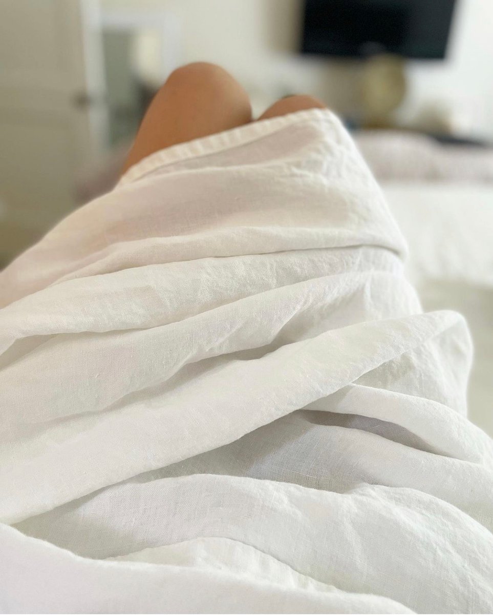 Summer Sundays are for sleeping in and slow mornings relaxing in your organic hemp bedsheets. 😊 Hemp is breathable, temperature regulating and moisture wicking - making them the perfect sheets for summer!  ⁠

delilahhome.com/products/buy-o… #sundays #sleepin #cozy