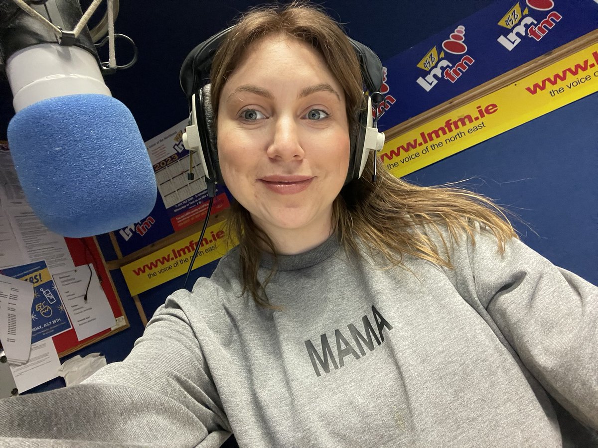 Lots of new tunes to get through on #ClàrSmidiríní this evening including @krea_music @TheHenryGirls @cmatbaby X @johngrantmusic @wednesday_gang and lots more. Join me @LMFMRADIO til 8.30!