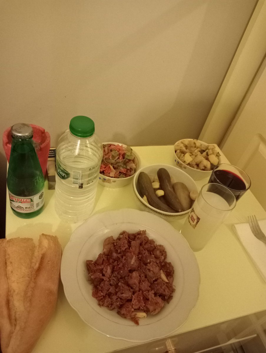 Bugün de var bi bahanemiz çok şükür 😬 yaşasın zamcıklar 😅