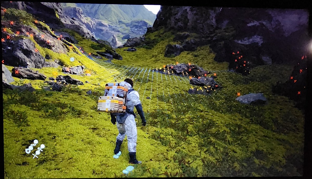 Started a new run of Death stranding because I needed a good Ed filler game before another run cyberpunk with dlc coming. And I forgot how soothing this game is. https://t.co/KuJ2iuY6AG