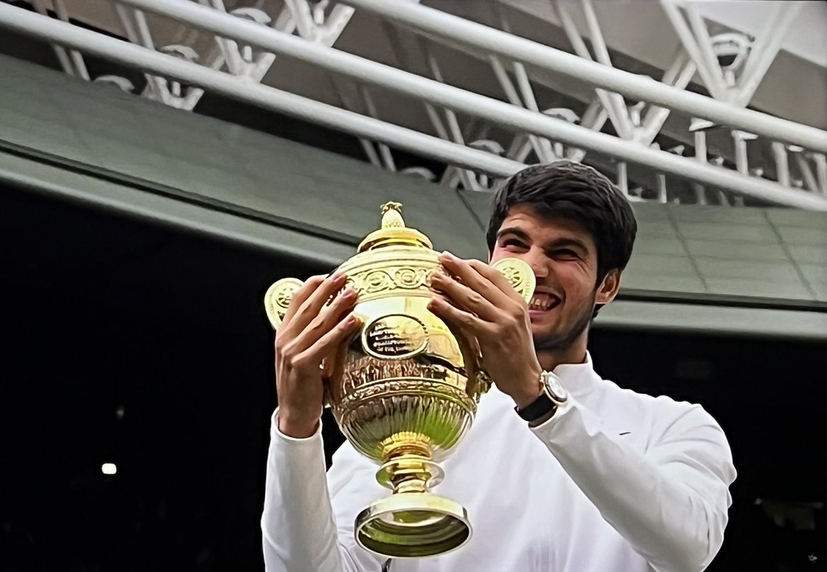 A Final full of Twist &amp; Turns &amp; pure emotions ❤️ Firstly the comeback in Tie breaker by Carlos, then comeback by Djokovic in 4th set to take it to Final set.. Whattt a Matchh… 

Tennis now has a new Champion 🏆 
Congratulations to Carlos Alcaraz ✨

.
.
.
.
#carlosalcaraz