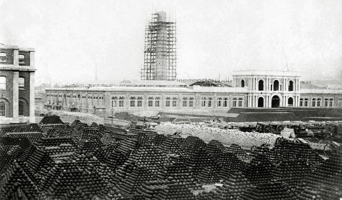 RAHistory_com's tweet image. ShellFoundry - 30th July is fully booked, last few places remaining on the next Royal Arsenal Woolwich tour date, do not miss out on our exclusive RAH tour with Ian Bull.  30 people maximum per tour. royal-arsenal-history.com/tours.html #Woolwich #RoyalArsenal #limited #rare-tour #RAH