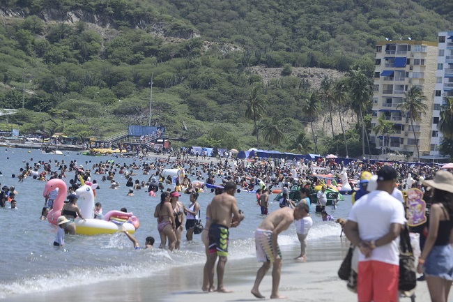ElInformador_SM's tweet image. 🏖️Buen movimiento turístico en El Rodadero en Santa Marta este domingo 🌊😎 lc.cx/falZQd
