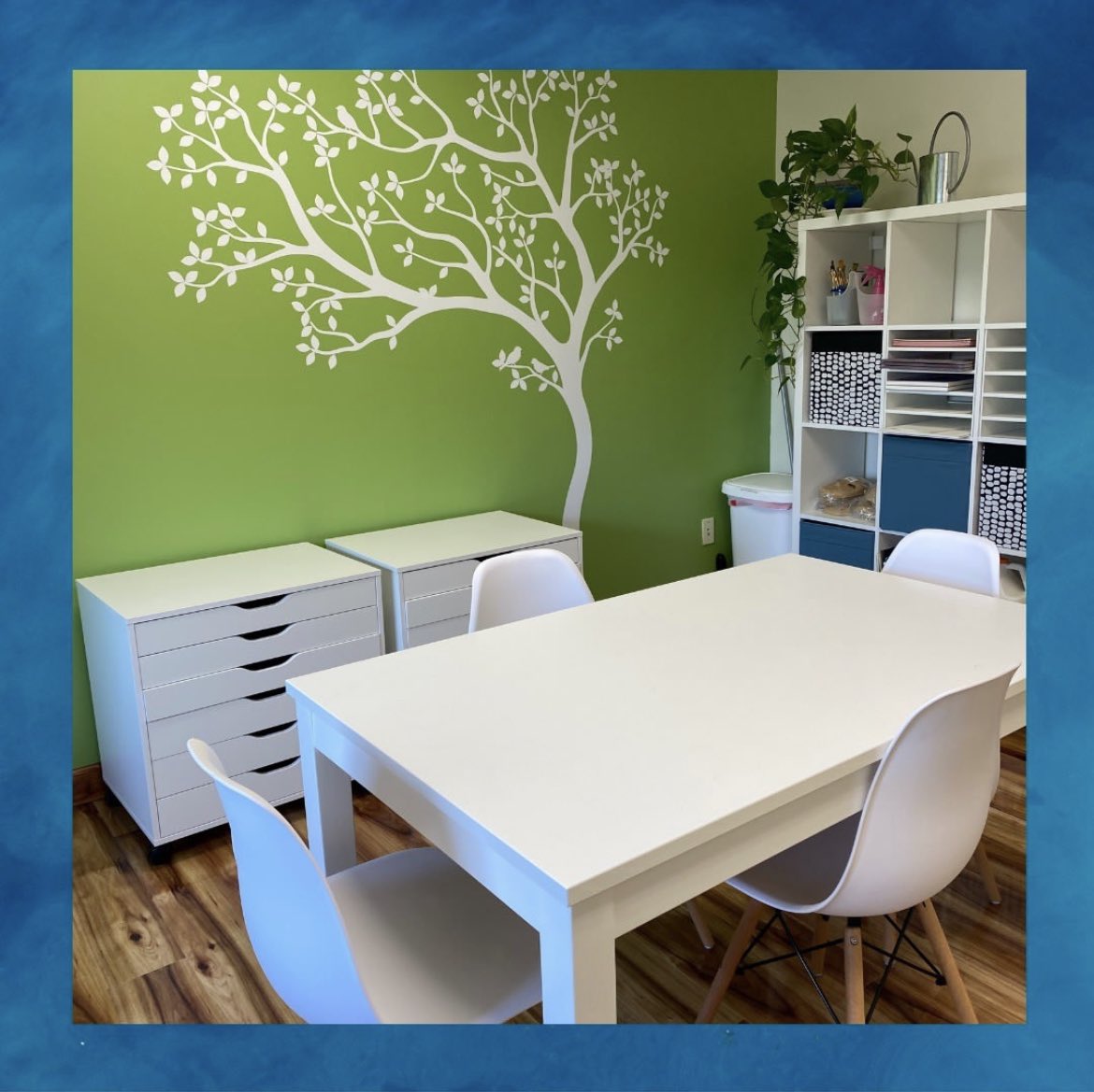 Welcome to #newmember Bridges Art Therapy!
 
Through the power of the expressive arts, Bridget Pemberton-Smith helps her clients discover their strengths and healing potential.