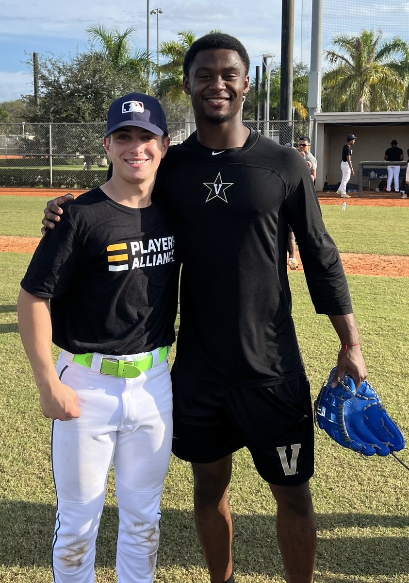 CCharkatz's tweet image. Now that you’re in my neck of the woods, let me introduce you to @Royal_Farms #ChickenPalooza 

Will see you soon @EBradfield20   

Congratulations!!