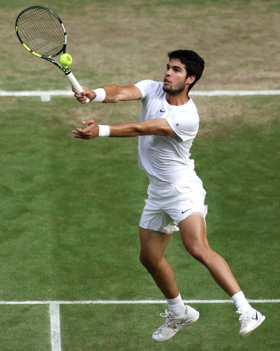 sportv's tweet photo. O caminho do TÍTULO! 🏆🔥
Muita emoção, mas tá tudo liberado, teu nome tá marcado na HISTÓRIA, garoto! 👏
#WimbledonNoSporTV #WimbledonFinal #Alcaraz https://t.co/LlSqBSFnkc