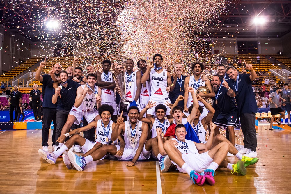 Champions d'Europe 🏆 !

Félicitations à l'Équipe de France U20 pour sa victoire (89-79) sur l'Israël en finale du Championnat d'Europe !

L. Dufeal : 6 pts, 4 rbds et 12 d'éval
N. De Sousa : 6 pts, 3 pds et 7 d'éval
<a href="/mathoxxx6/">LERAY matheo</a> : 3 pts, 5 pds et 6 d'éval

#CBFAMILY <a href="/ffbasketball/">Fédération Française de BasketBall</a>