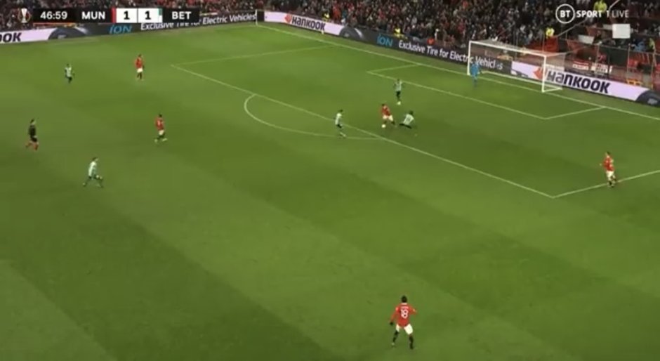 Lisandro Martinez skill vs Betis Seville