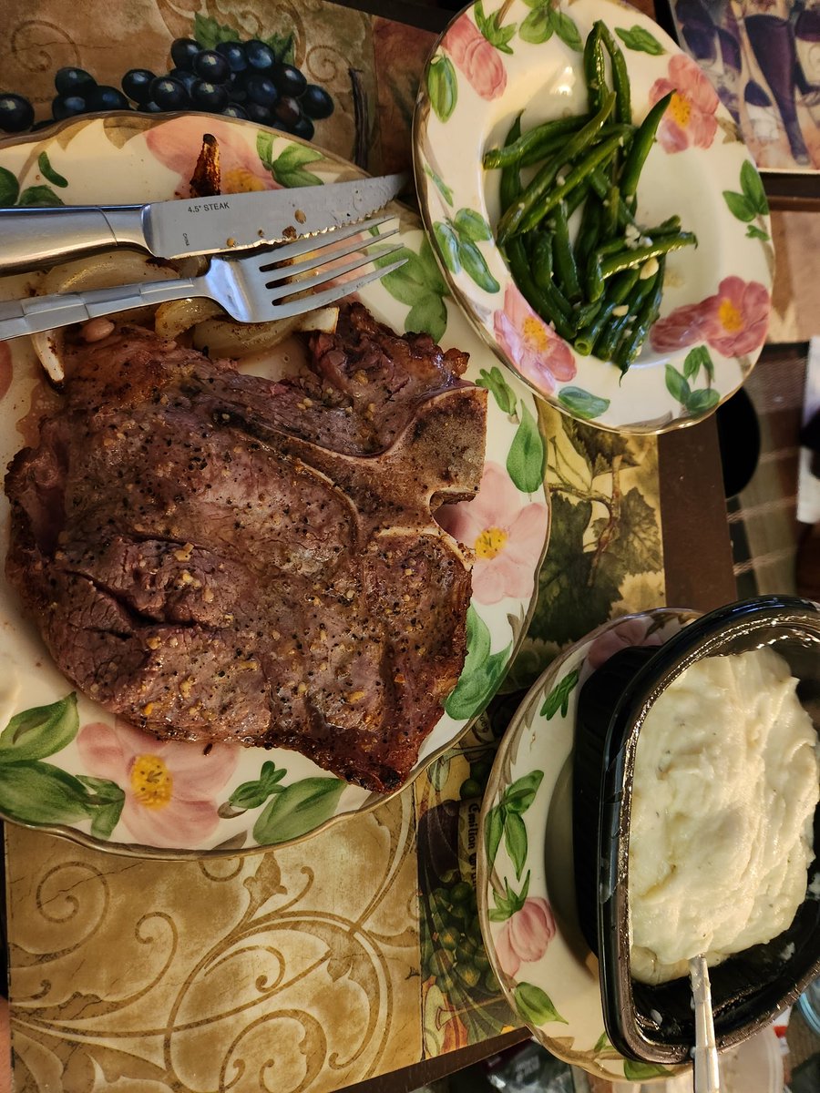 JohnLukeNYC's tweet image. #DinnerTime #PorterHouseSteak @BobEvansFarms #MashedPotatoes #GreenBeans Yummy 😋 😍