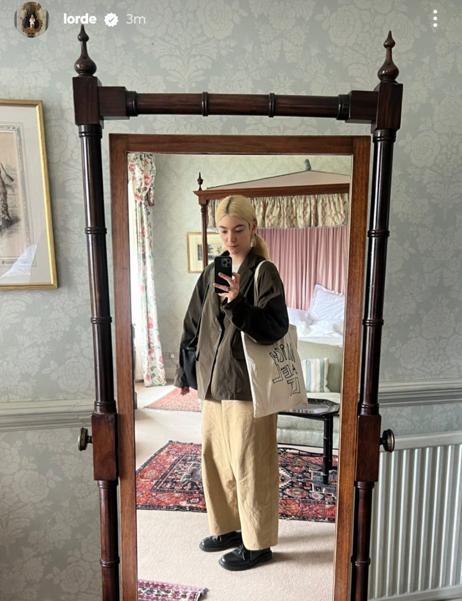juaniheider's tweet photo. never trust a twink with a tote bag https://t.co/pXMAFwrkZi