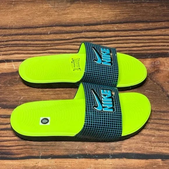 Store1Aki's tweet photo. So good I had to share! Check out all the items I'm loving on @Poshmarkapp from @maxoutletdeals #poshmark #fashion #style #shopmycloset #nike: https://t.co/gn0fNTy0EI https://t.co/6JEBlxFxtZ