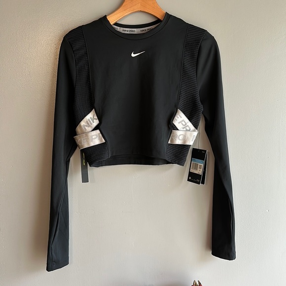 Store1Aki's tweet photo. So good I had to share! Check out all the items I'm loving on @Poshmarkapp from @maxoutletdeals #poshmark #fashion #style #shopmycloset #nike: https://t.co/gn0fNTy0EI https://t.co/6JEBlxFxtZ