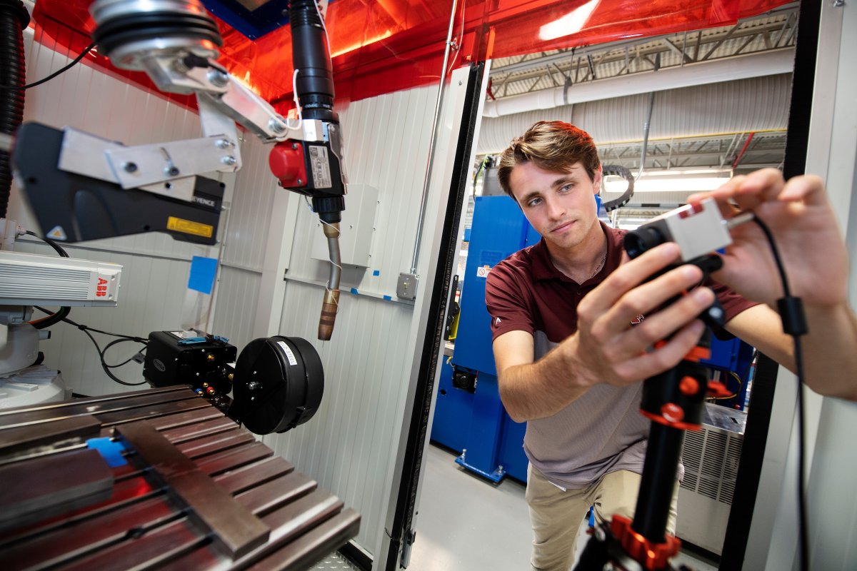 msstate's tweet photo. We’re proud to partner with the U.S. Army Engineer Research and Development Center on new projects to support artificial intelligence-driven defense manufacturing and predictive maintenance. #AIInTheSEC #AIAppreciationDay https://t.co/GRzTeejAjC
