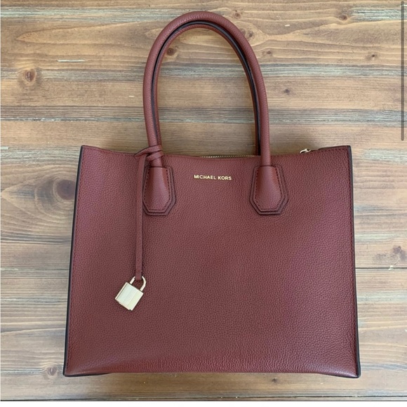 So good I had to share! Check out all the items I'm loving on <a href="/Poshmarkapp/">Poshmark</a> #poshmark #fashion #style #shopmycloset #rebeccataylor #tedbaker #michaelkors: posh.mk/B1IcYuhhuBb