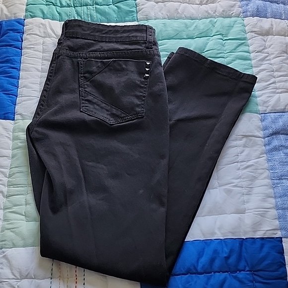 Symply_Unique's tweet photo. So good I had to share! Check out all the items I'm loving on @Poshmarkapp #poshmark #fashion #style #shopmycloset #kancan #kardashiankollection #hankypanky: https://t.co/zvfVesnDo6 https://t.co/GNjNBxTFju