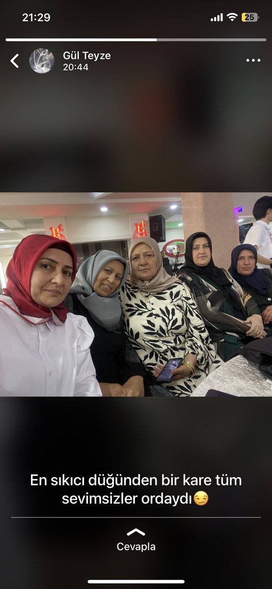 Akraba düğünlerinde gül teyzeye dönüşüyorum