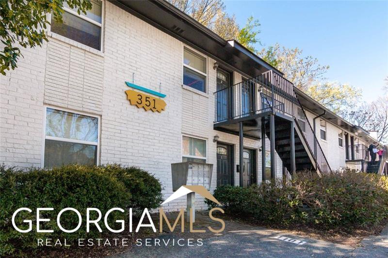 ctlefrancois's tweet photo. This 2 BD/ 1 BA in Atlanta MUST be seen. Call, text or direct message me for more info!  https://t.co/1bl9AiSLz1 https://t.co/QOX1A50pjN
