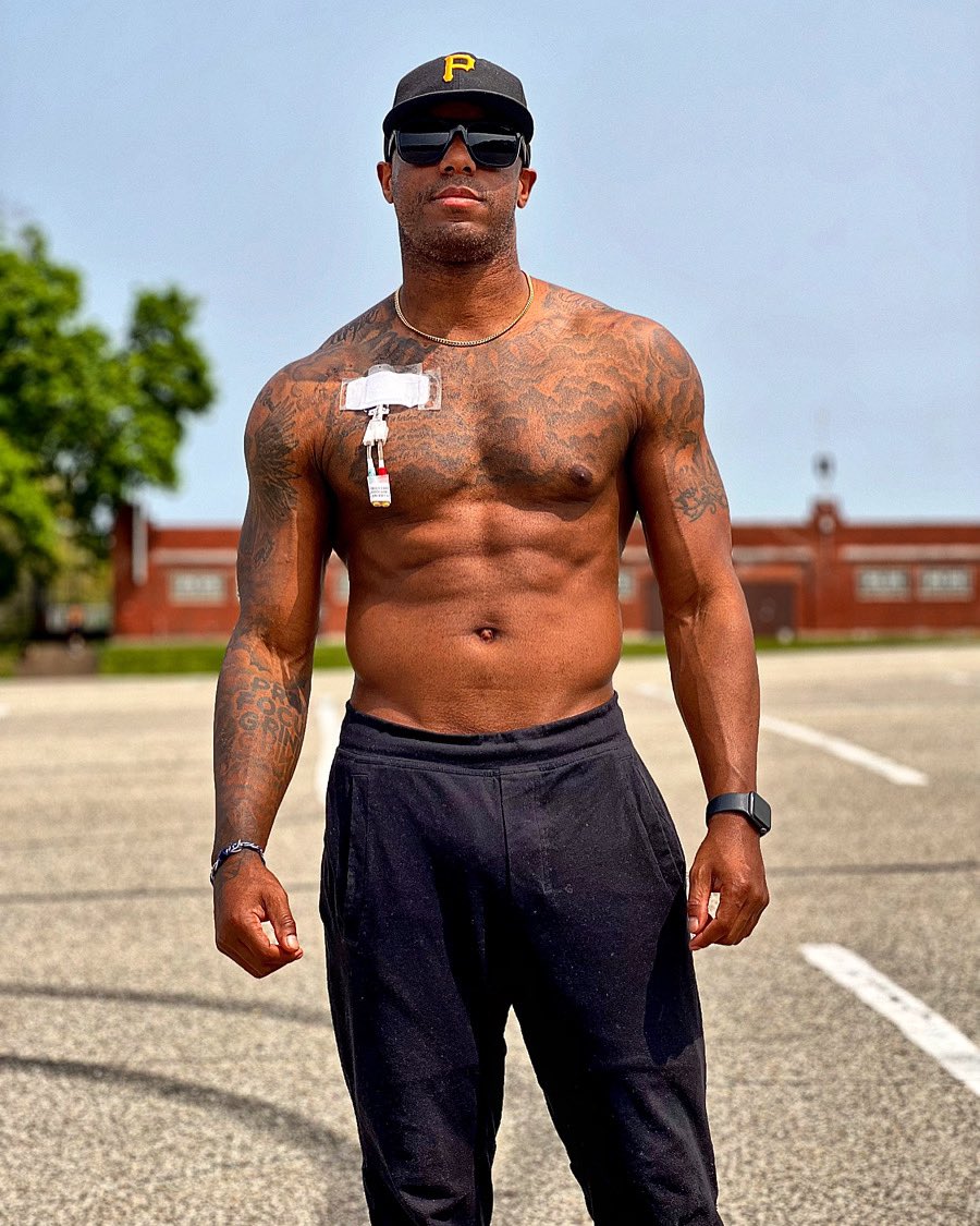 AverageBlackMan's tweet photo. Lets find me a kidney! https://t.co/z1Kxa1vkcP Please share 💕 #KidneyTransplant #KidneyDisease #OrganDonation https://t.co/DwRWXEddxb