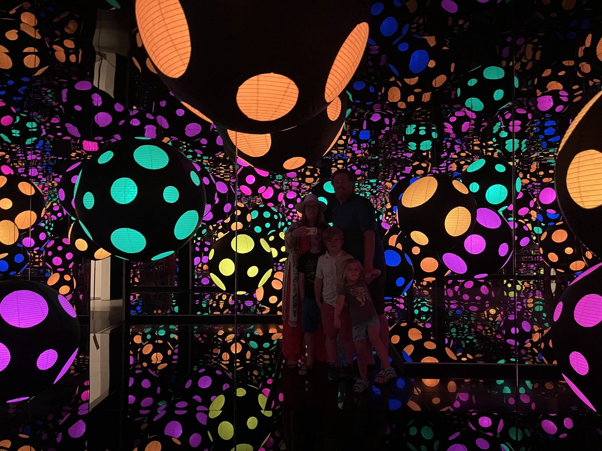 jhodgso1's tweet photo. One last time before #onewitheternity leaves the @hirshhorn for good. #kusama #hirshhorn https://t.co/45HyIRUTym