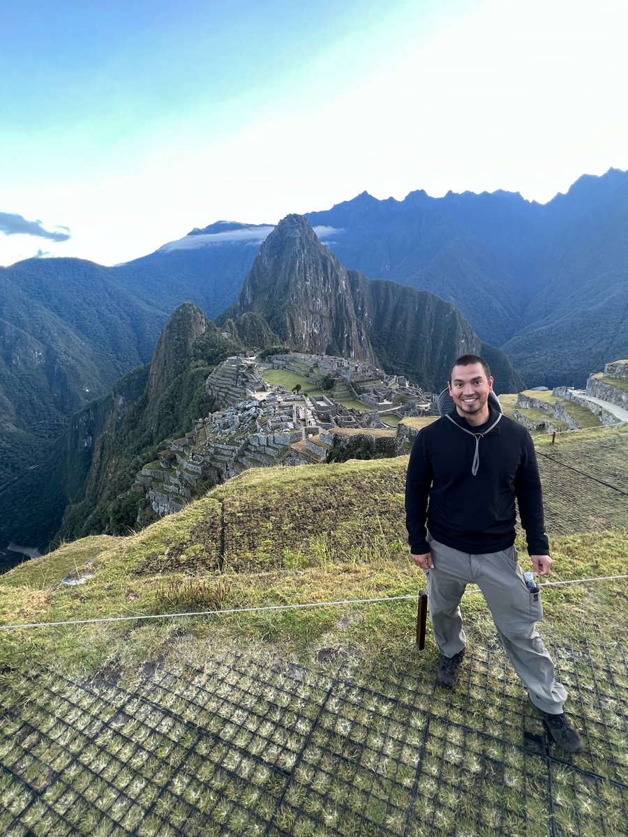 JSotoHHS's tweet photo. How to follow a trip to Colombia? Machu Picchu. Absolutely stunning. Pictures can never do this masterpiece justice. #MachuPicchu #Masterpiece #WorldWonder #DreamVacation #DreamComeTrue #Peru #Cusco #Quechuan #AguasCalientes ⛰️🇵🇪🚍 https://t.co/lFBsZzC3OD