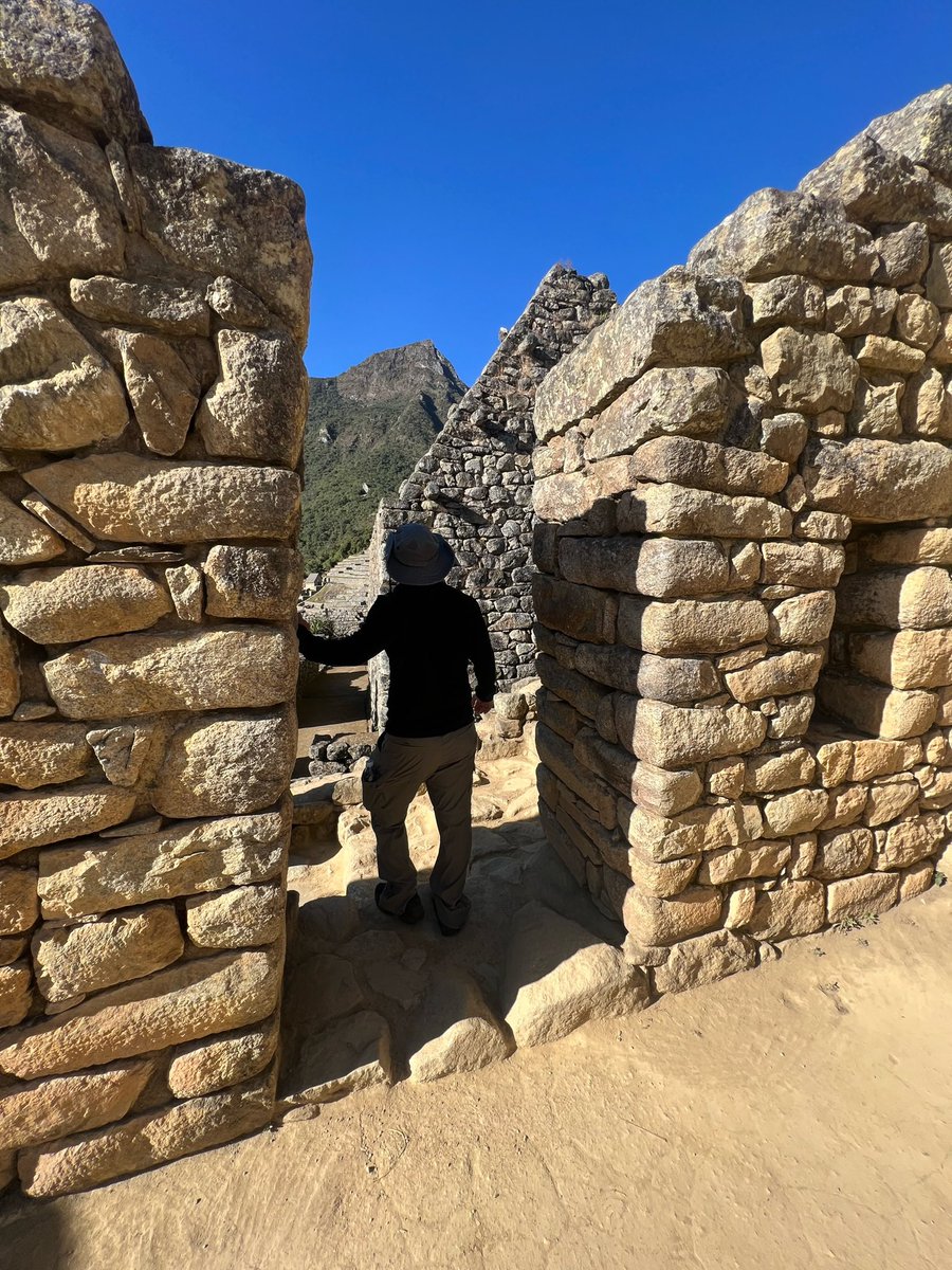JSotoHHS's tweet photo. How to follow a trip to Colombia? Machu Picchu. Absolutely stunning. Pictures can never do this masterpiece justice. #MachuPicchu #Masterpiece #WorldWonder #DreamVacation #DreamComeTrue #Peru #Cusco #Quechuan #AguasCalientes ⛰️🇵🇪🚍 https://t.co/lFBsZzC3OD