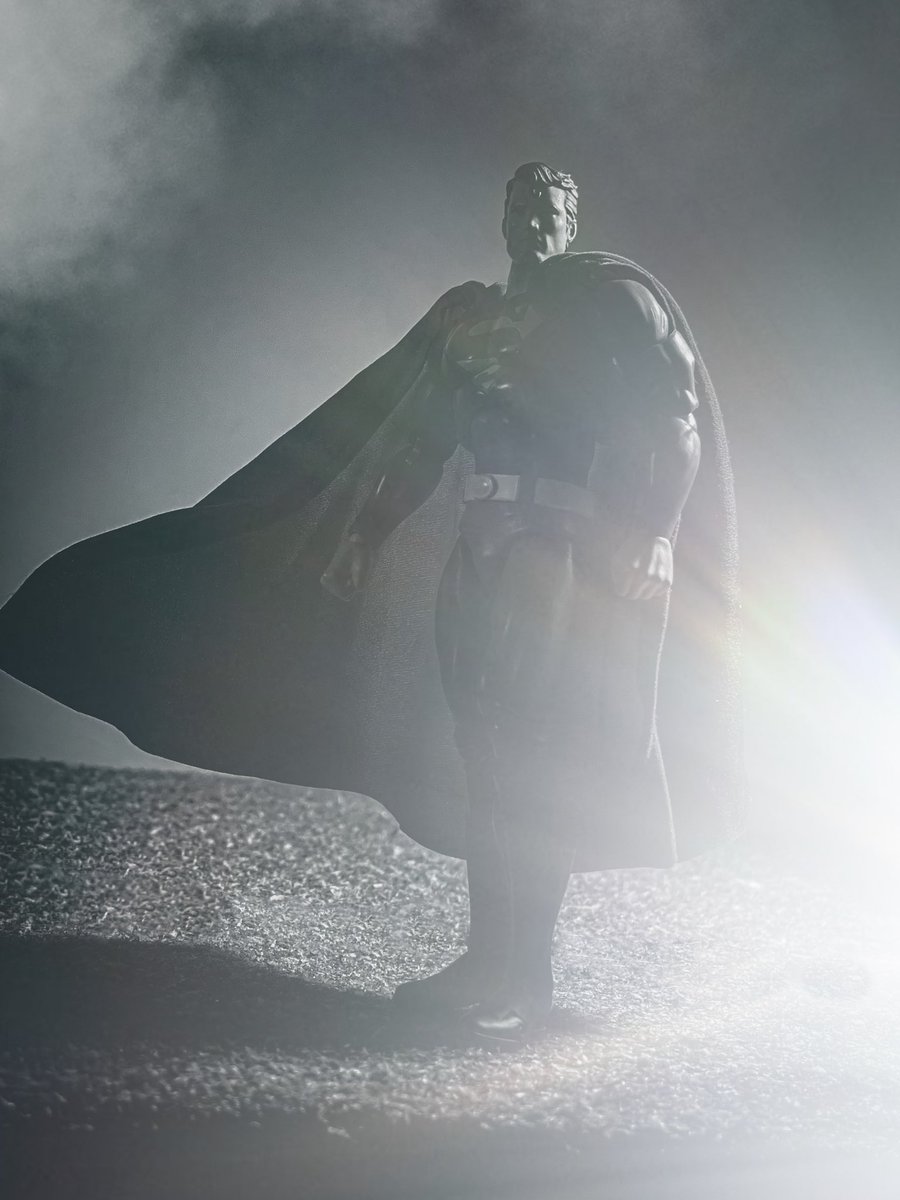 KANSAS FARM BOY

#Superman #Medicom #Mafex #SilhouetteChallenge  #DCComics #Hush #ACTIONFIGURES #ActionFigurePhotography #toyphotography 

@MEDICOM_TOY @Superman @DCOfficial @JamesGunn