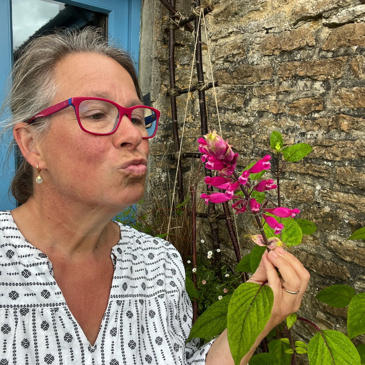 CommonFarm1's tweet photo. Ping over to the βtube for a July tour of this flower farm x https://t.co/vkmeEJKuyR #flowerfarm #gardenfarm #julygarden https://t.co/nIelYCfdqV