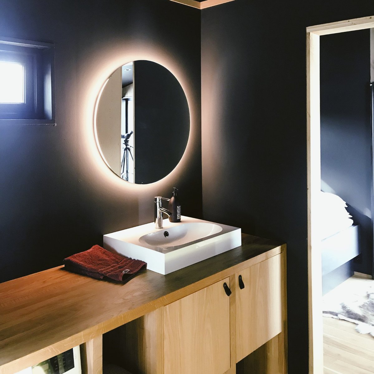 Are you a fan of backlit bathroom mirrors?

Deborah Mason
deborah@capecodera.com facebook.com/10200221227304…