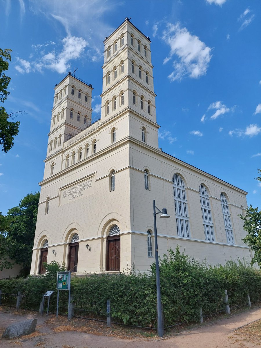 st_foerster's tweet photo. Absolut sehenswert - die Schinkelkirche in #Straupitz. So ein kleiner Ort mit so einem schönen Sakralgebäude. Außen anmutend, innen schlicht und würdevoll zugleich. Lohnt immer einen Besuch. @Tasso2000 @joanadiskurs @Momentsinthe @LuisenstadtFoto @Spreewald_Info @spreewal https://t.co/azimOCIpq2