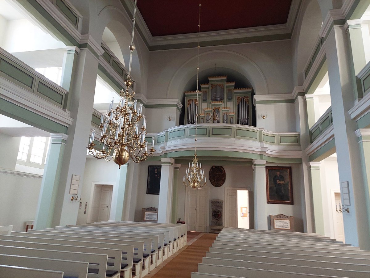 st_foerster's tweet photo. Absolut sehenswert - die Schinkelkirche in #Straupitz. So ein kleiner Ort mit so einem schönen Sakralgebäude. Außen anmutend, innen schlicht und würdevoll zugleich. Lohnt immer einen Besuch. @Tasso2000 @joanadiskurs @Momentsinthe @LuisenstadtFoto @Spreewald_Info @spreewal https://t.co/azimOCIpq2
