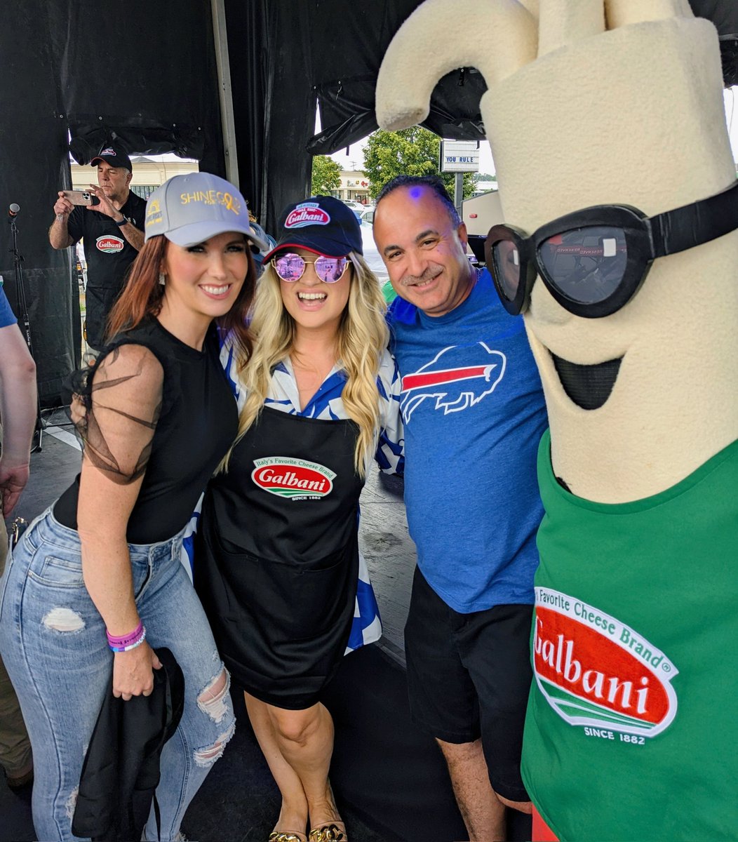 Italian Fest "Celebrity Cheese Stacking Contest" today and guess what -- this girl came in 2nd place!! $500 for Shine Gold for the Kids!! 🎗️

SO FUN!!

I was wearing my Sophia The Fierce bracelet for good luck, and it worked! 💛💛💛