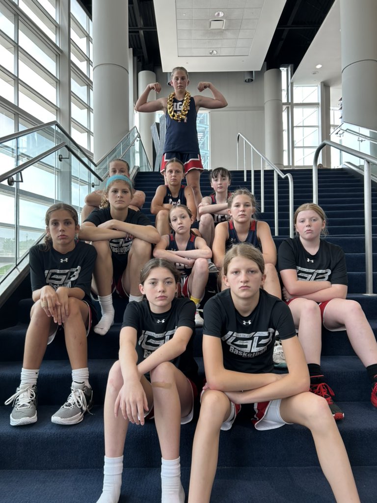 IGB2030Shade's tweet photo. 6-0 Tennessee Miracle. DAWG CHAIN goes to Journie. #Growth https://t.co/9jc5S9NMsu