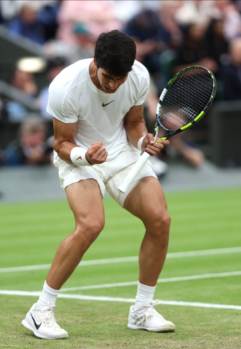 ainams9's tweet photo. Don Carlos Alcaraz 🧠❤️🥚
#WimbledonFinal https://t.co/vF9Beuhev9