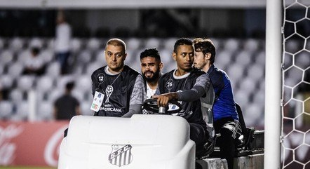 pfqloficial's tweet photo. Santos: Felipe Jonathan e Alison - Danos no LCA do joelho esquerdo em abril e junho, respectivamente;
#Santos 

📸 Reprodução (R7) https://t.co/pvorWu9rcb