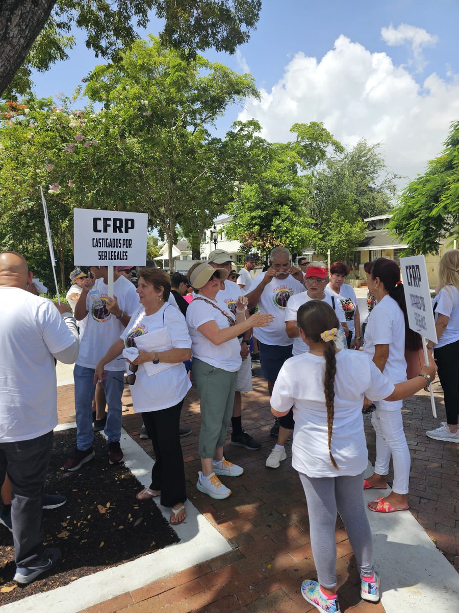 MolinaYaim72719's tweet photo. @FalcoYurina @LimaNorlysl041 @USCIS @SecMayorkas @MaElviraSalazar @POTUS @USEmbCuba @USCIS_es @MarioJPenton Las familias deben reunirse,  necesitamos estar juntos ya.
#CastigadosPorSerLegales 
#CFRP 
#familiasreunidasya
@USEmbCuba 
@MariJPenton https://t.co/XrDNV9ShNm