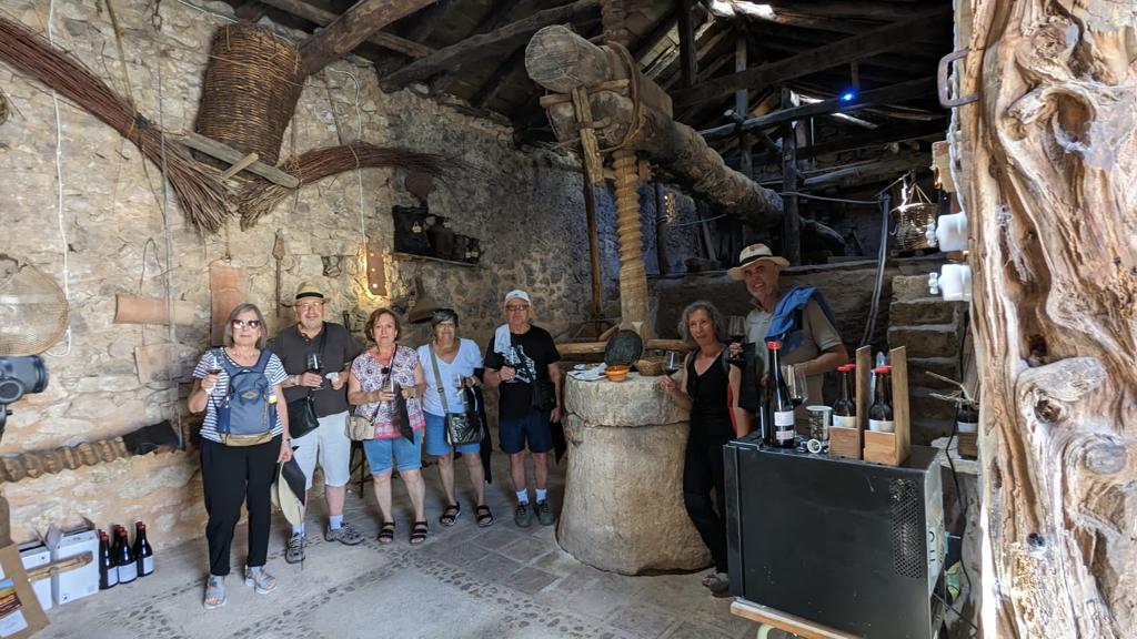 bodegasMoradill's tweet photo. Ésta semana tuvimos visitantes de Madrid y Granada, gracias chicos por escogernos cómo destino enoturístico🍇🍷🥰🙌🫶#enoturismorural #ribera #España #Madrid #cotarro #bodegas #lagares #vinoancestral https://t.co/6UX7Cw6sG0
